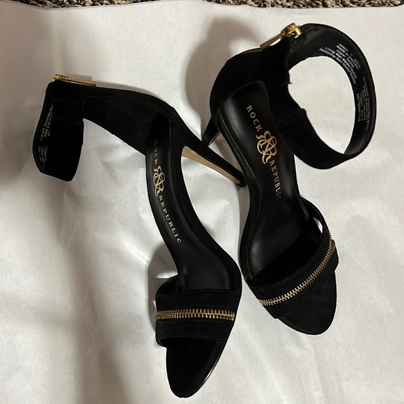 Rock & Republic US 7 black and gold heels with zipper details. Gently used. - Picture 3 of 15
